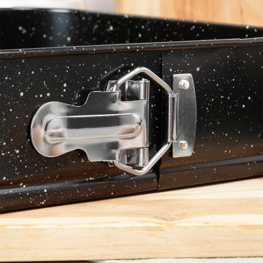 Könnyű kiemelés a kinyitható oldalfalaknak köszönhetően