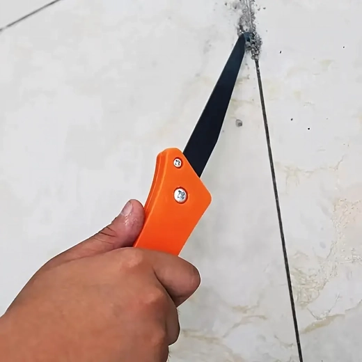 Keskeny horogpengével a nehezen hozzáférhető fugákhoz