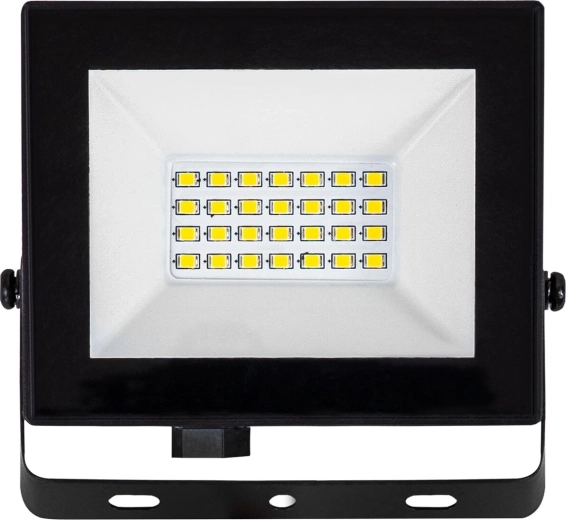 Erős és egyenletes 1600 lm fény