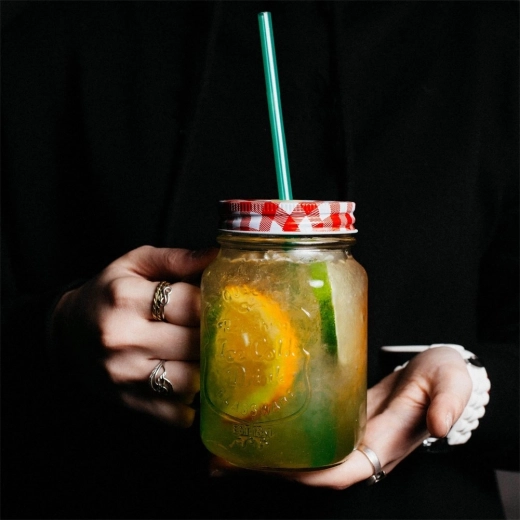 Stílusos tálalás kifröccsenés elleni védelemmel