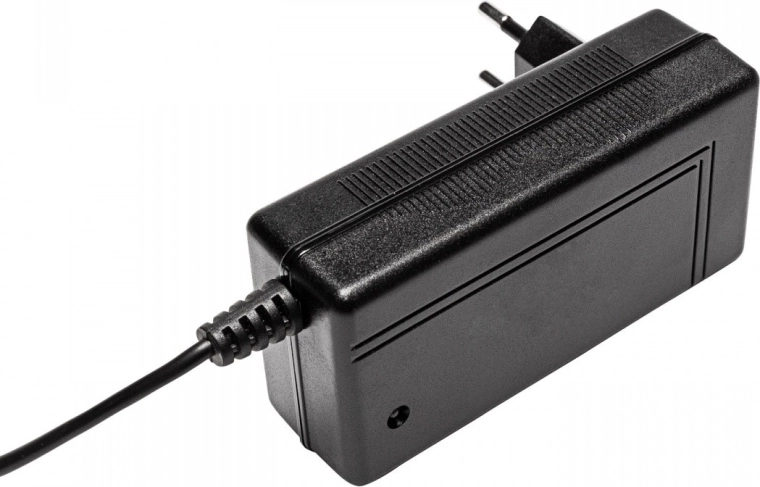 Kényelmes használat EU csatlakozóval