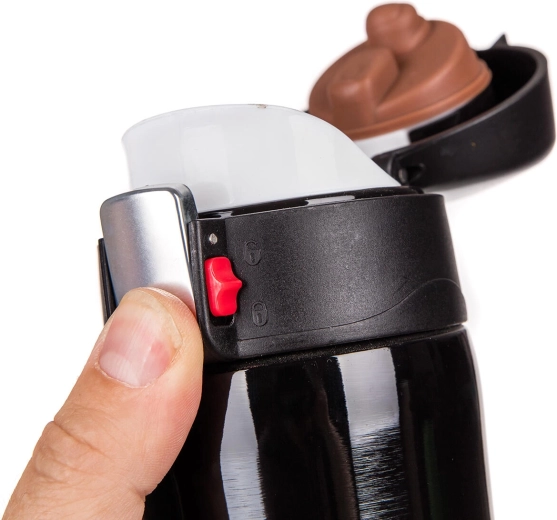 Egykezes nyitás útközben