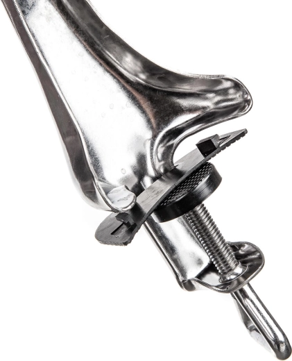 Stabil csavaros rögzítés az asztallaphoz