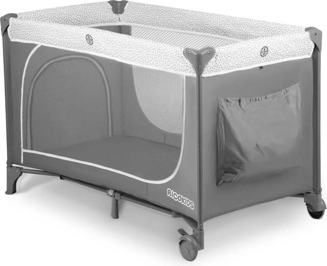 Oldalsó cipzáras bejárat és légáteresztő háló