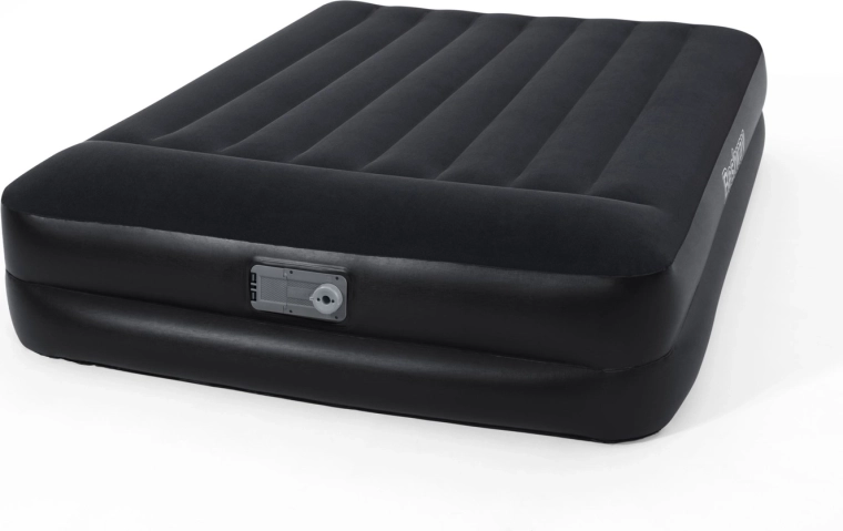 Beépített 220–240 V-os elektromos pumpa