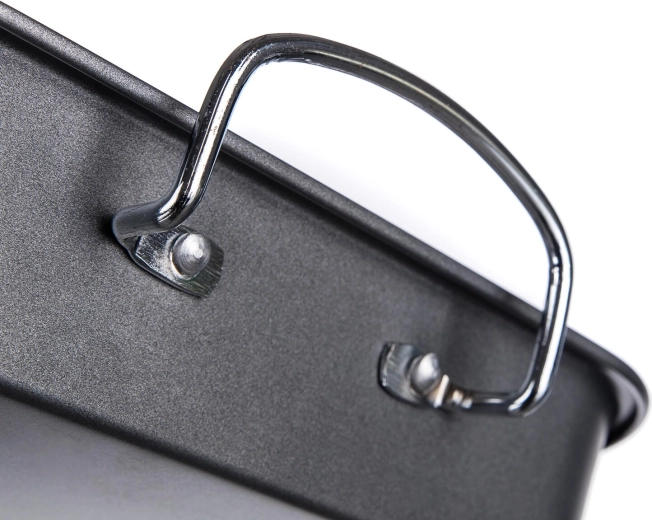 Biztonságos hordozás a fém fogantyúknak köszönhetően