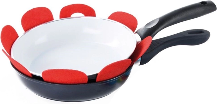 Univerzális védelem serpenyőkhöz és lábasokhoz