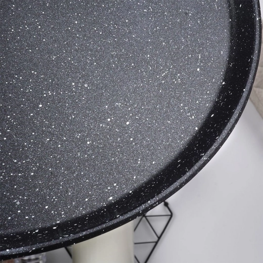 Tapadásmentes gránit felület az egyszerű forgatáshoz