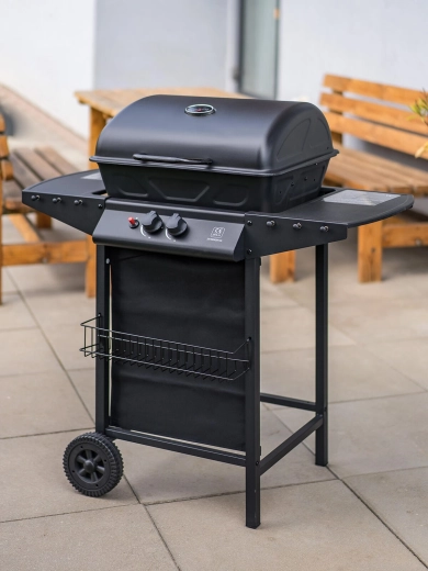 Egyenletes grillezés fedél alatt hőmérővel