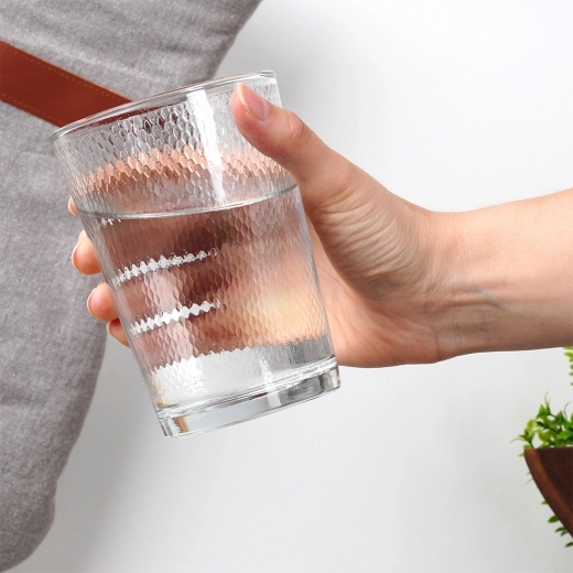 Kényelmes fogás a strukturált felületnek köszönhetően