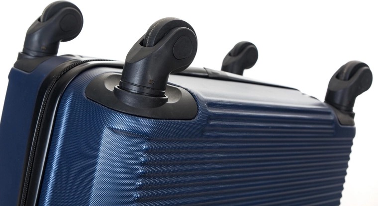 Könnyű kezelhetőség a 4 db 360°-os keréknek köszönhetően