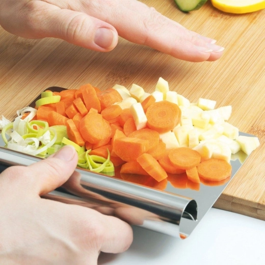 Aprított alapanyagok gyors összegyűjtése és átvitele