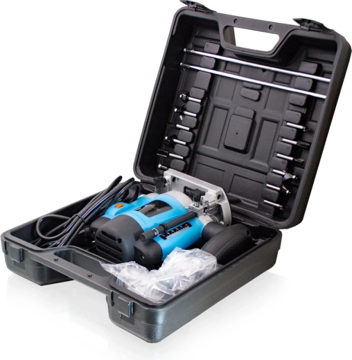 Koffer és 12 darabos marókészlet a csomagban