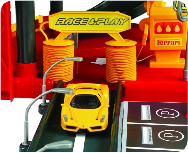 Működő lift és valósághű autómosó