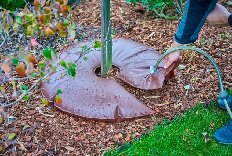 Öntözőzsák fákhoz 100 cm, 75 l, barna PVC