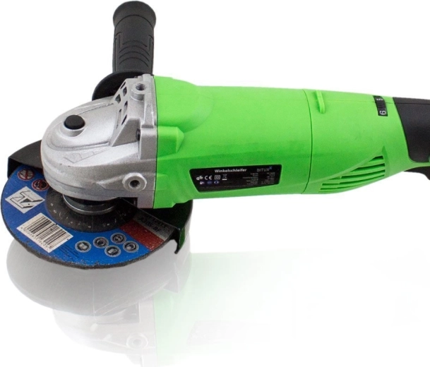 Erős 950 W-os motor és fémfej