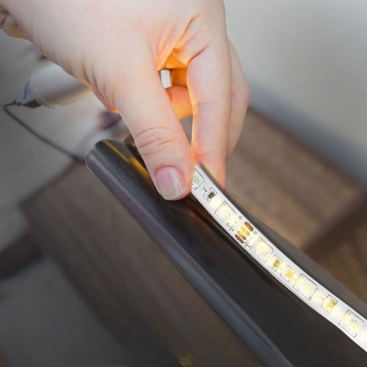 Ideális bútorok és TV háttérvilágításához