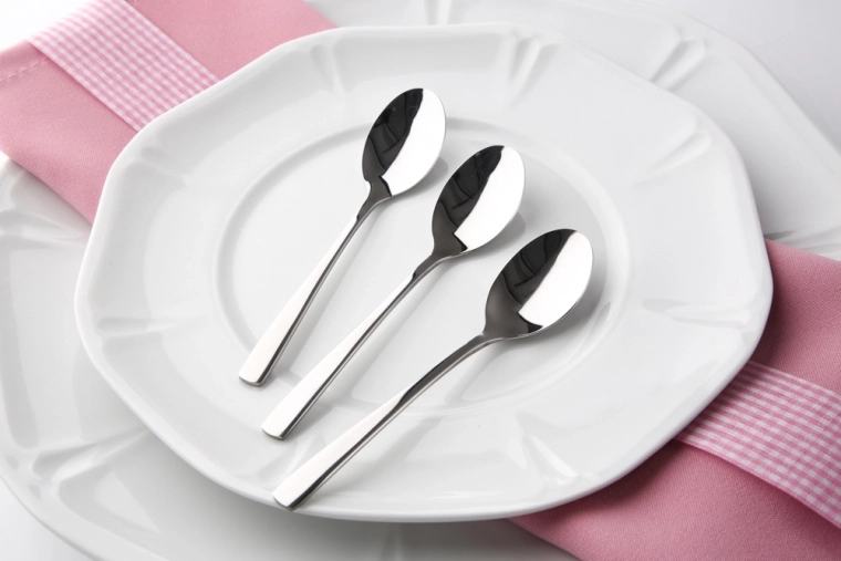 Minimalista forma és kényelmes fogás