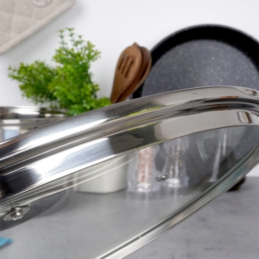 Tiszta rálátás az átlátszó üvegnek köszönhetően