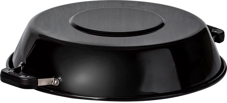 Fedő, amely megtartja a hőt és a szaftosságot