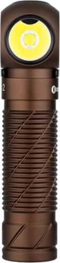 Olight Perun 2 Desert Tan – kompakt jobb szögű zseblámpa 2500 lm 21700-as tölthető akkumulátorral