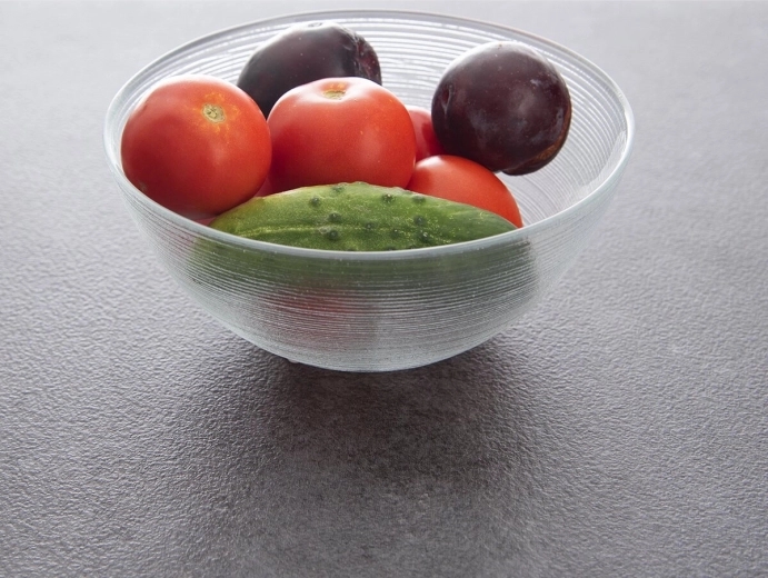 Elegáns, átlátszó üveg, amely kiemeli a tartalmat