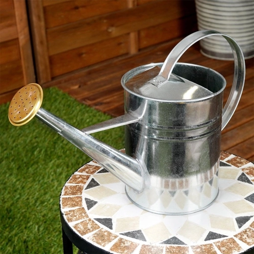 Kényelmes töltés és precíz öntözés