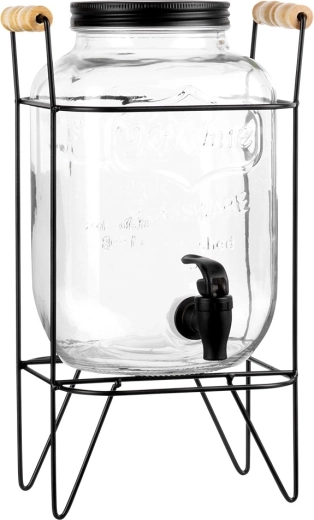 Kényelmes adagolás a megemelt állványnak köszönhetően