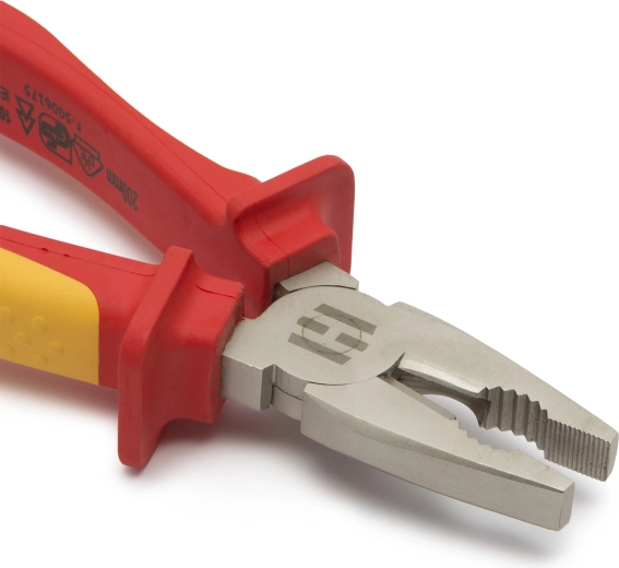 Vezetékek megfogása és vágása