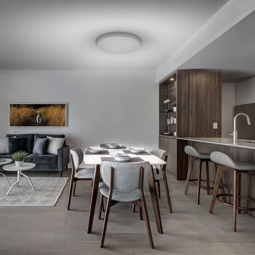 Elegáns, alacsony profilú design mennyezetre és falra