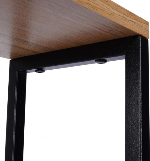 Masszív fémváz és fahatású dekor