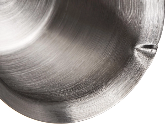 Tiszta kiöntés csöpögés nélkül