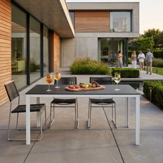 Nagy asztallap a kényelmes étkezéshez