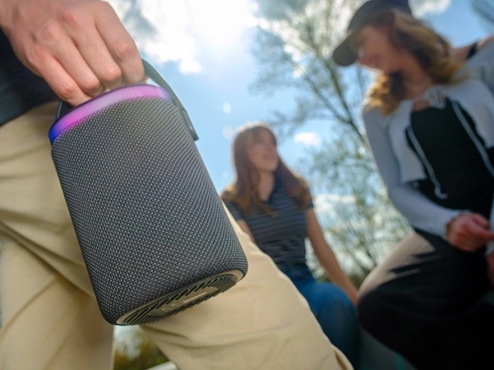 IPX5 védelem és könnyű hordozhatóság