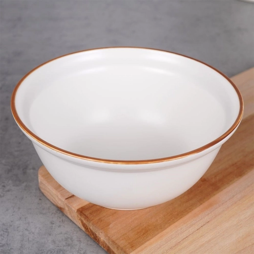 Elegáns design kontrasztos szegéllyel