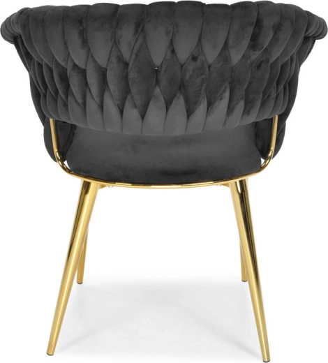 Aranyszínű fém lábak és stabil szerkezet