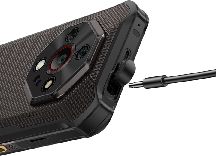 Többkamerás rendszer LED-vakuval