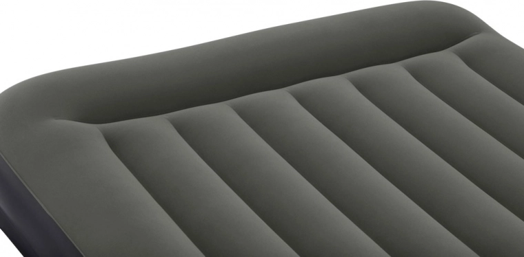 Kényelmes velúr felület és integrált párna