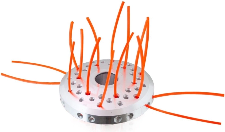 Erőteljes kaszálás több zsinórral