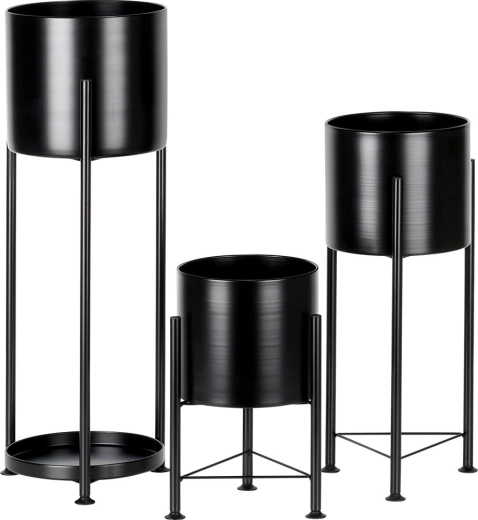 Masszív fém szerkezet stílusos feketében