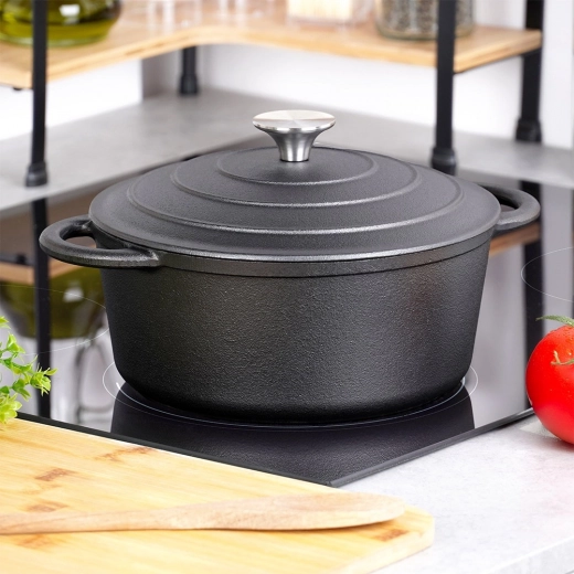 Sokoldalú használat minden tűzhelytípuson és sütőben