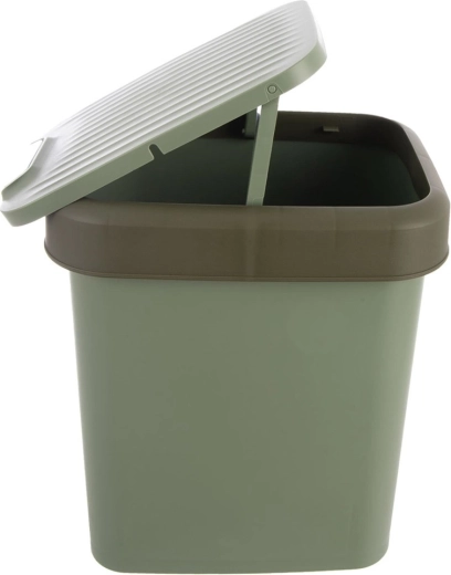 A fedél rögzíthető nyitott állásban