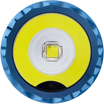 1750 lm teljesítmény és 220 m hatótáv