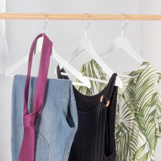 Forgatható fémkampó a kényelmes felakasztáshoz