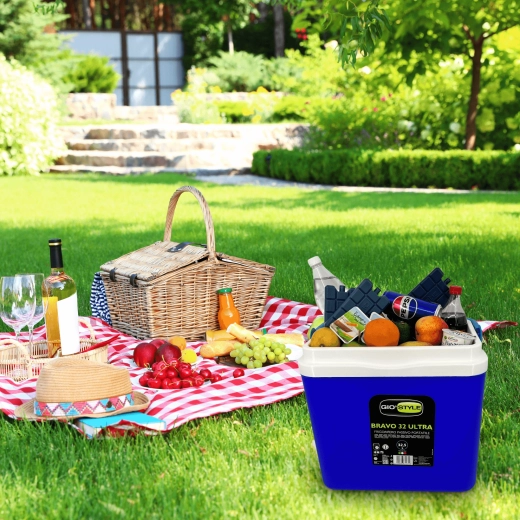 Nagy, 32,5 l-es űrtartalom és hely a 2 l-es palackoknak