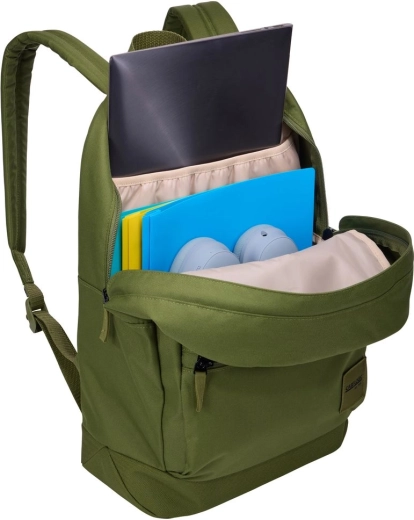 Hely akár 15,6"-os notebooknak és iskolai felszerelésnek
