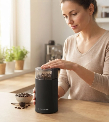 160 W teljesítmény és 50 g kapacitás