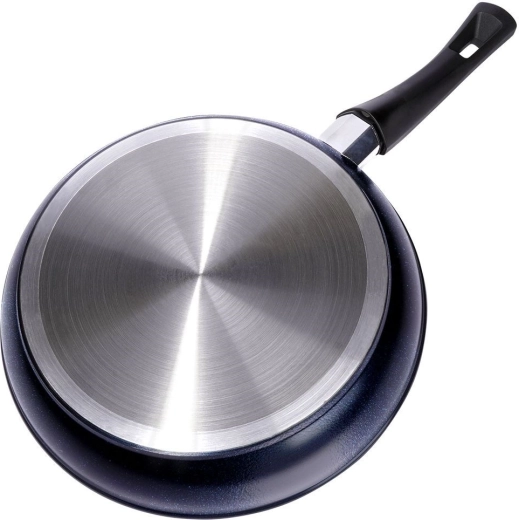 Kompatibilis minden tűzhellyel, beleértve az indukciót is