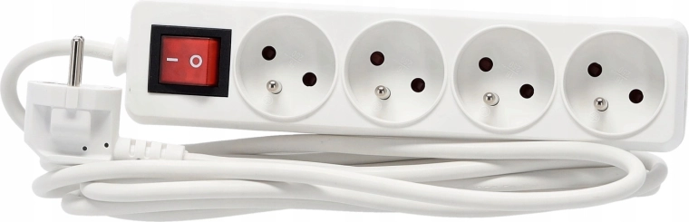 Négy földelt Schuko aljzat