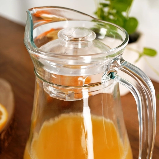 A fedél megóvja az italt